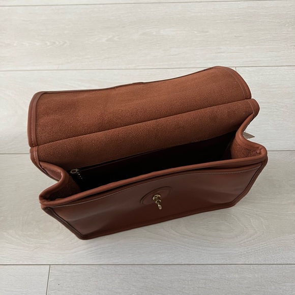 *SOLD LOCAL* COACH | Vintage Willis 9927 in British Tan - Picture 10 of 13